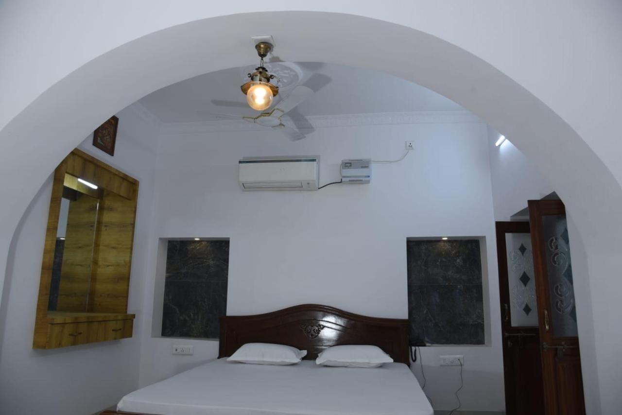 Hotel Swagatam Биканер Экстерьер фото